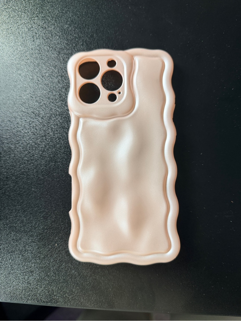 Wavy cases - Picture 3 of 3